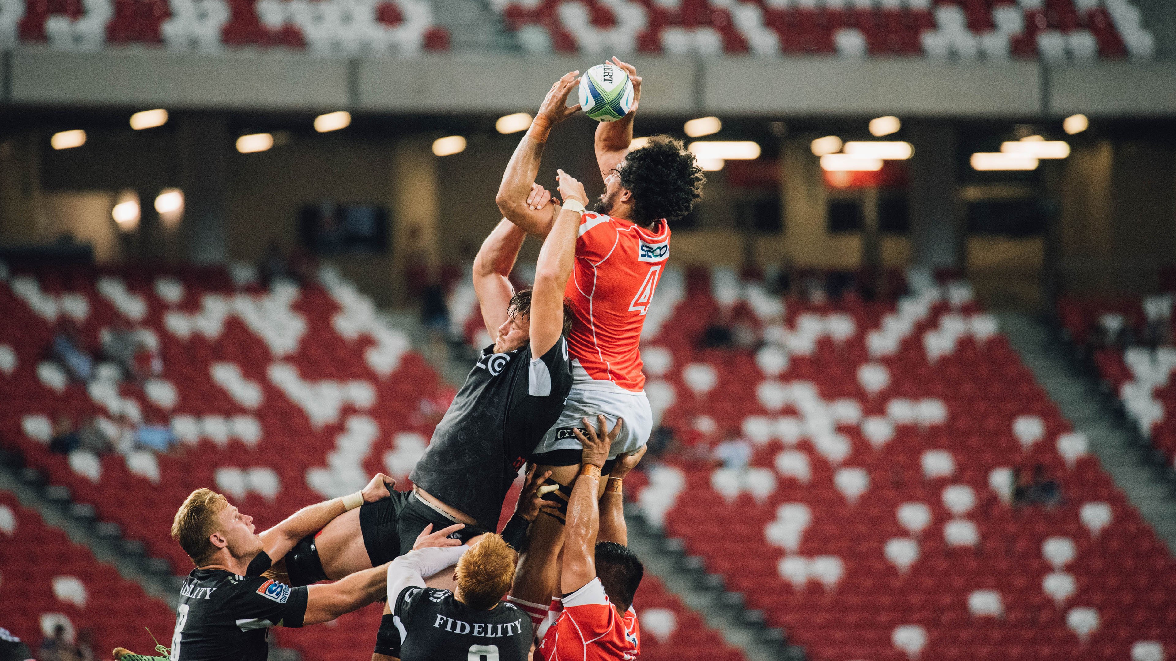 开云体育全站-UFC激战到血流如注，医学暂停成为比赛转折点